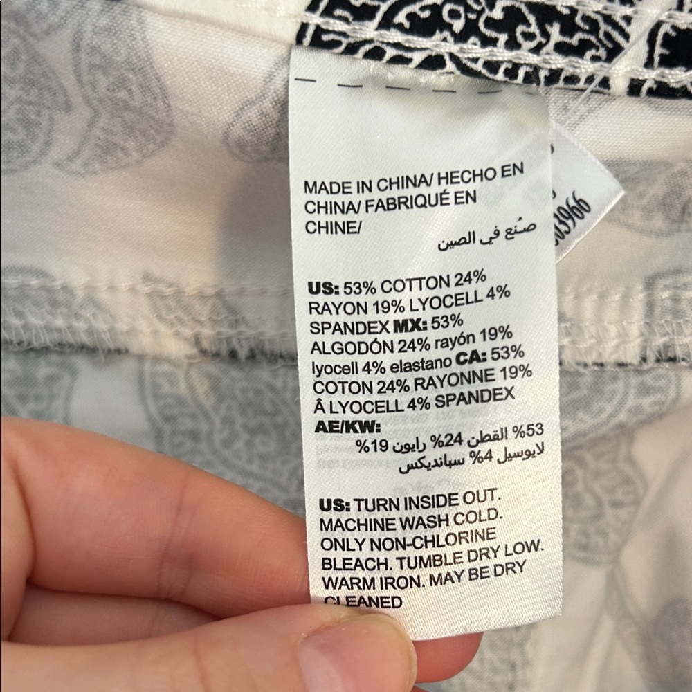 NWT Chico’s Sateen Catalina Mix Crop Basic Black/White - Picture 5 of 6